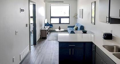 Sleepover | Superior 1BD/1BA - Des Moines
