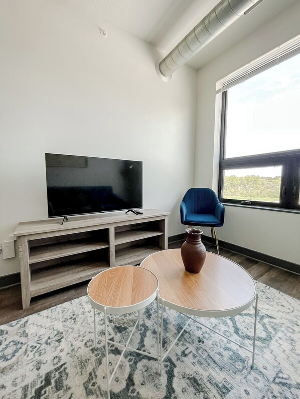 Interior - Sleepover: Superior 1BD/1BA - Des Moines (West Des Moines)