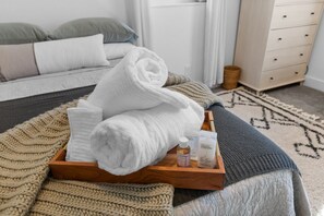 2 bedrooms, iron/ironing board, WiFi, bed sheets