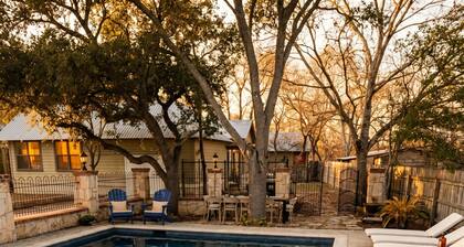 Riverfront Estate - 3 Houses - Pool + Hot Tub + Gym - Sleeps 24