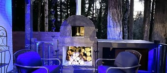 1 Acre Plus farmhouse in Kenmore with AC, WiFi. Enjoyable Family Getaway!