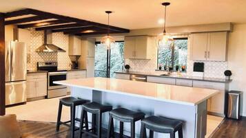 Micro-ondes, four, plaque de cuisson, lave-vaisselle