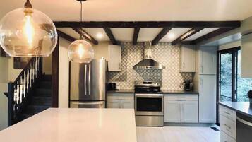 Micro-ondes, four, plaque de cuisson, lave-vaisselle