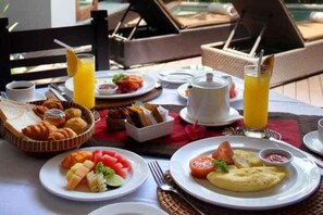 Breakfast for a fee - Aria Exclusive Villas & Spa (Bali)