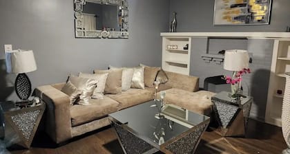 Chic 2-bedroom apartment with AC, WiFi in vibrant Chicago