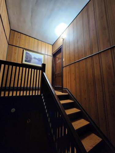 Chic 2-bedroom apartment with AC, WiFi in vibrant Chicago