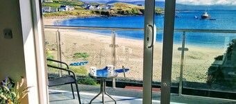 Idyllic Island Holiday Rental overlooking beautiful beach