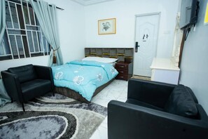 2 chambres, fer et planche à repasser, Wi-Fi, draps fournis