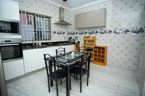 Private kitchen - NextDoor Haven

 (Accra)