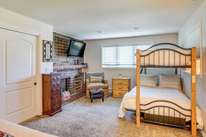 5 chambres, bureau, fer et planche à repasser, accès Internet