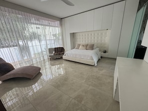 4 室のベッドルーム、デスク、アイロン / アイロン台、WiFi