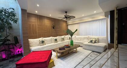 Casa Lujosa, piscina, sala de cine y chimenea. Barrio mas cool del mundo