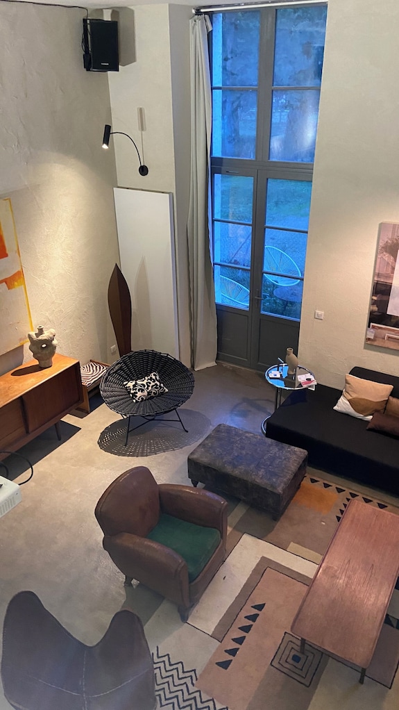 Grand Loft Dartiste En Avec éQuipement Professionnel Audio Et Vidéo - Angoulême
