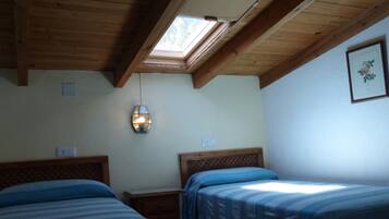 3 bedrooms, iron/ironing board, bed sheets