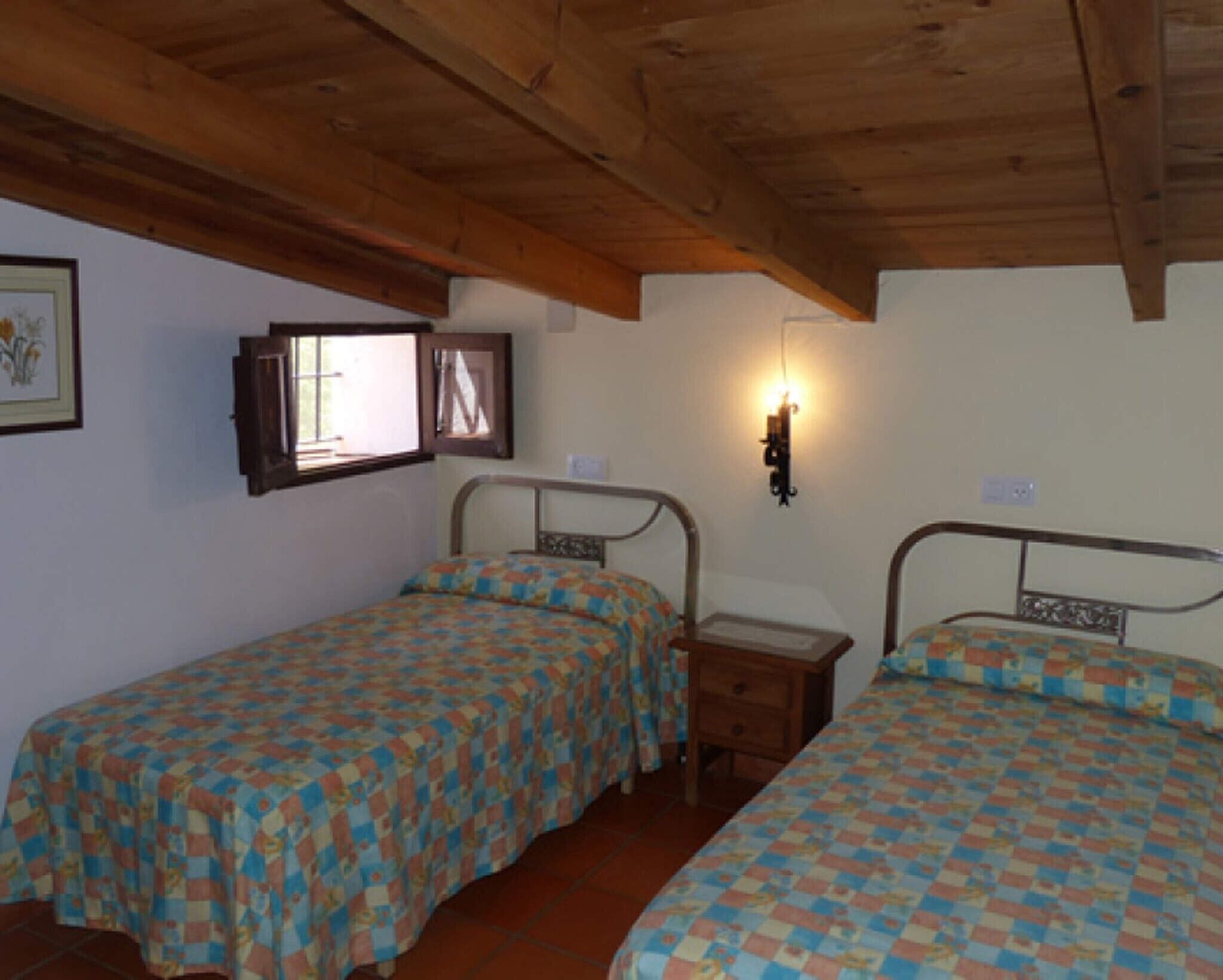 3 bedrooms, iron/ironing board, bed sheets