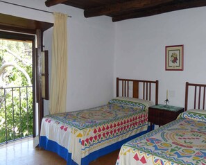 2 bedrooms, bed sheets - Country House 'Los Cascos' with Mountain View, Shared Pool and Air Conditioning (Huelva)