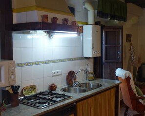 Réfrigérateur, micro-ondes, cafetière/bouilloire