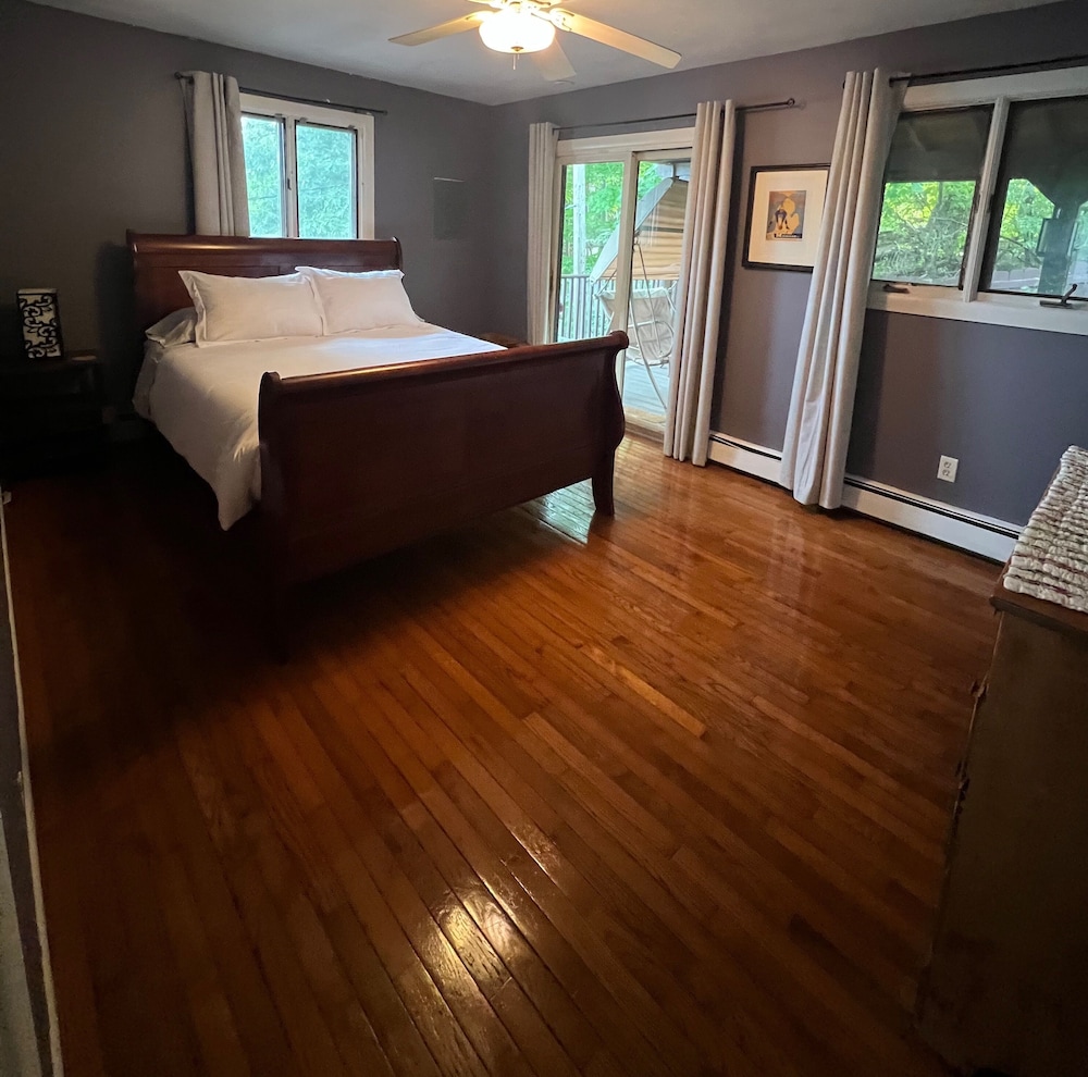 Quiet PetFriendly Apt With Large Private Balcony w/ high speed