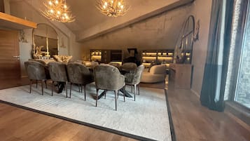 Premium-Maisonette, Balkon, Bergblick | Hochwertige Bettwaren, Daunenbettdecken, Minibar, kostenlose Babybetten