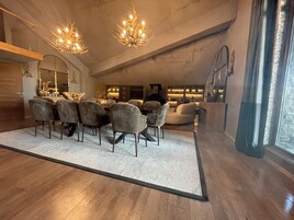 尊荣复式, 阳台, 山景 | 高档床上用品、羽绒被、迷你吧、免费婴儿床