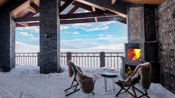 Premium-Maisonette, Balkon, Bergblick | Terrasse/Patio