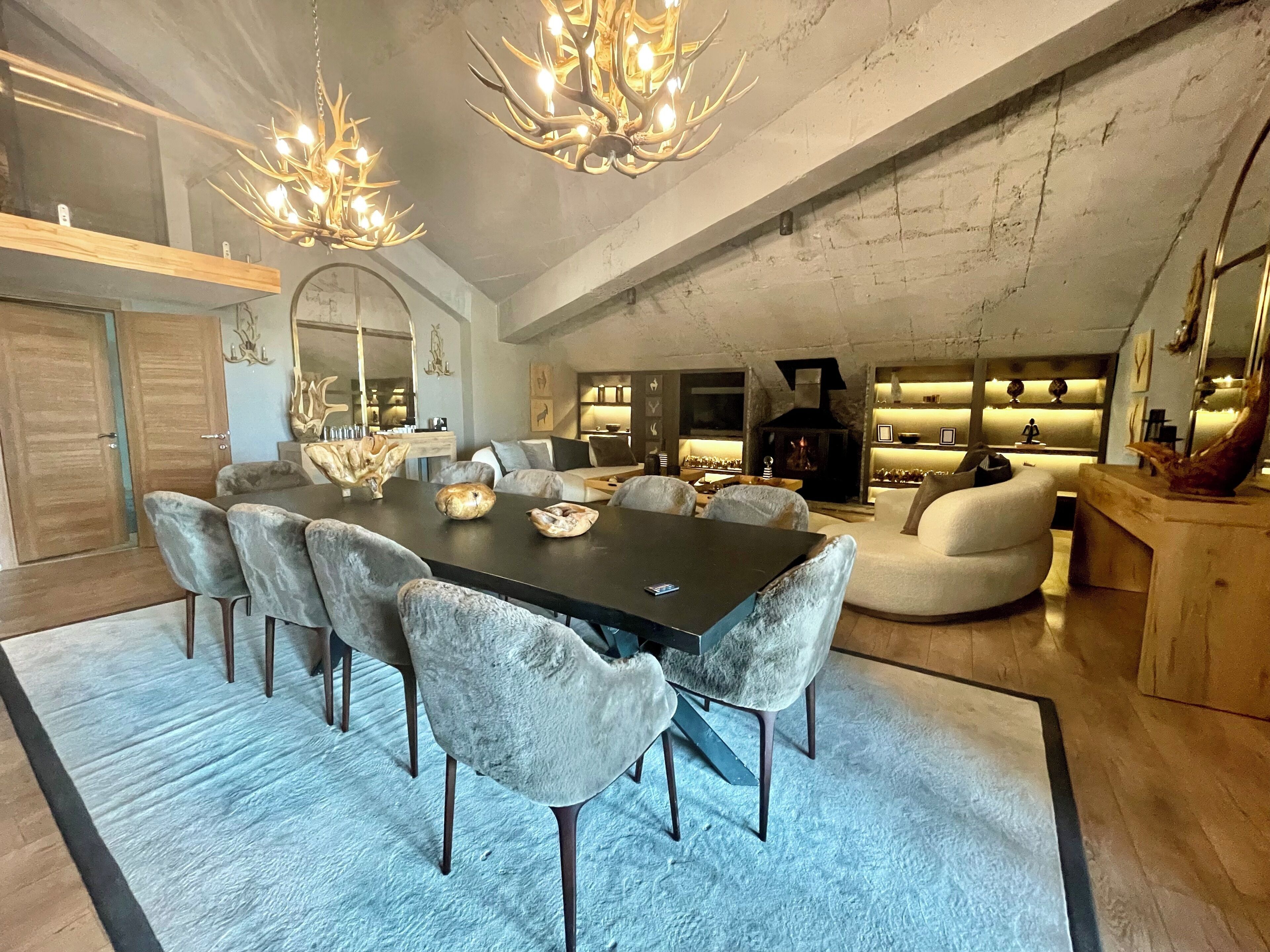 Duplex premium, sacada, vista para a montanha | Roupas de cama premium, edredons de pluma, frigobar, berços grátis