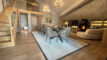 Premium-Maisonette, Balkon, Bergblick | Hochwertige Bettwaren, Daunenbettdecken, Minibar, kostenlose Babybetten