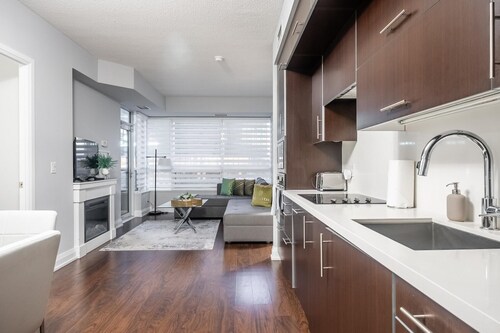 GLOBALSTAY. Luxury 2Bd 2BR Metro Sheppard. Free parking
