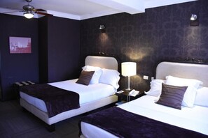 Quarto casal família, 2 camas de casal | Quartos à prova de som, Wi-Fi de cortesia
