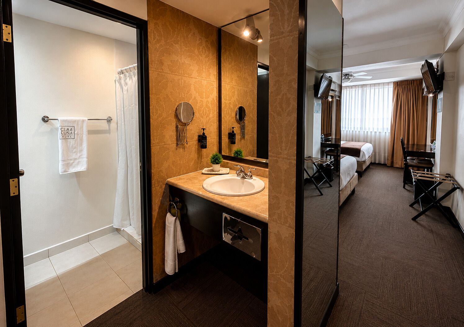 Family Double Room, 2 Double Beds | Bathroom | Towels, soap, shampoo, toilet paper