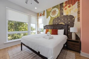 4 chambres, bureau, fer et planche à repasser, lit parapluie