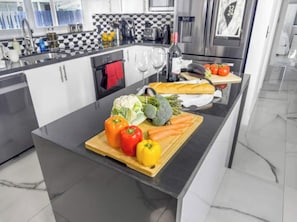 Microwave, oven, stovetop, dishwasher - Amazing Home w/ Heated Pool 8 mins to the Beach! (Lighthouse Point)