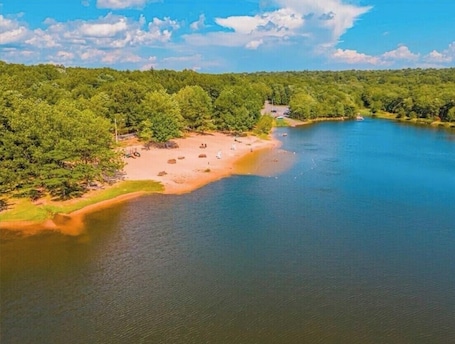 Beach. Cozy 2-bedroom cabin located in the heart of the Poconos!