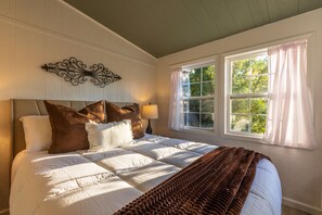 Room - Dunkle Schoolhouse (McArthur)