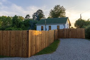 House | 3 bedrooms - Dunkle Schoolhouse (McArthur)