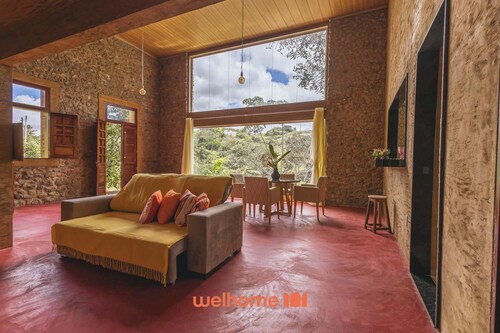 Casa na pedra em Serra Negra vista para montanha