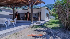 Outdoor dining - Casa em São Sebastião a 30m de Toque-Toque (São Sebastião)