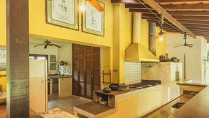 Coffee/tea maker, cookware/dishes/utensils - Sitio em Indaiatuba com Piscina e Churrasqueira (Campinas)