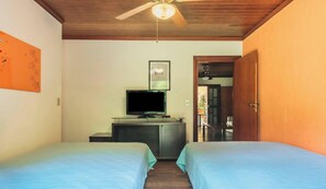 5 bedrooms, travel cot, WiFi