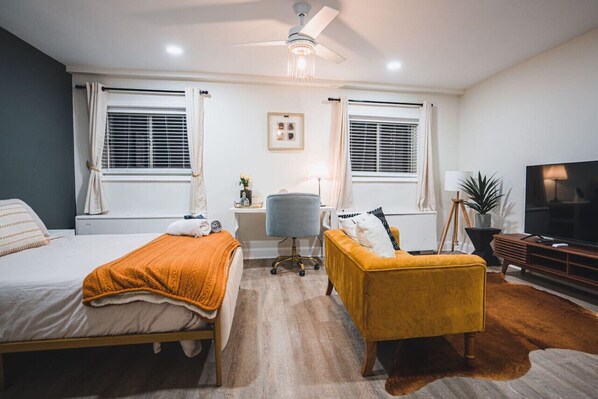 2 bedrooms, desk, iron/ironing board, travel crib