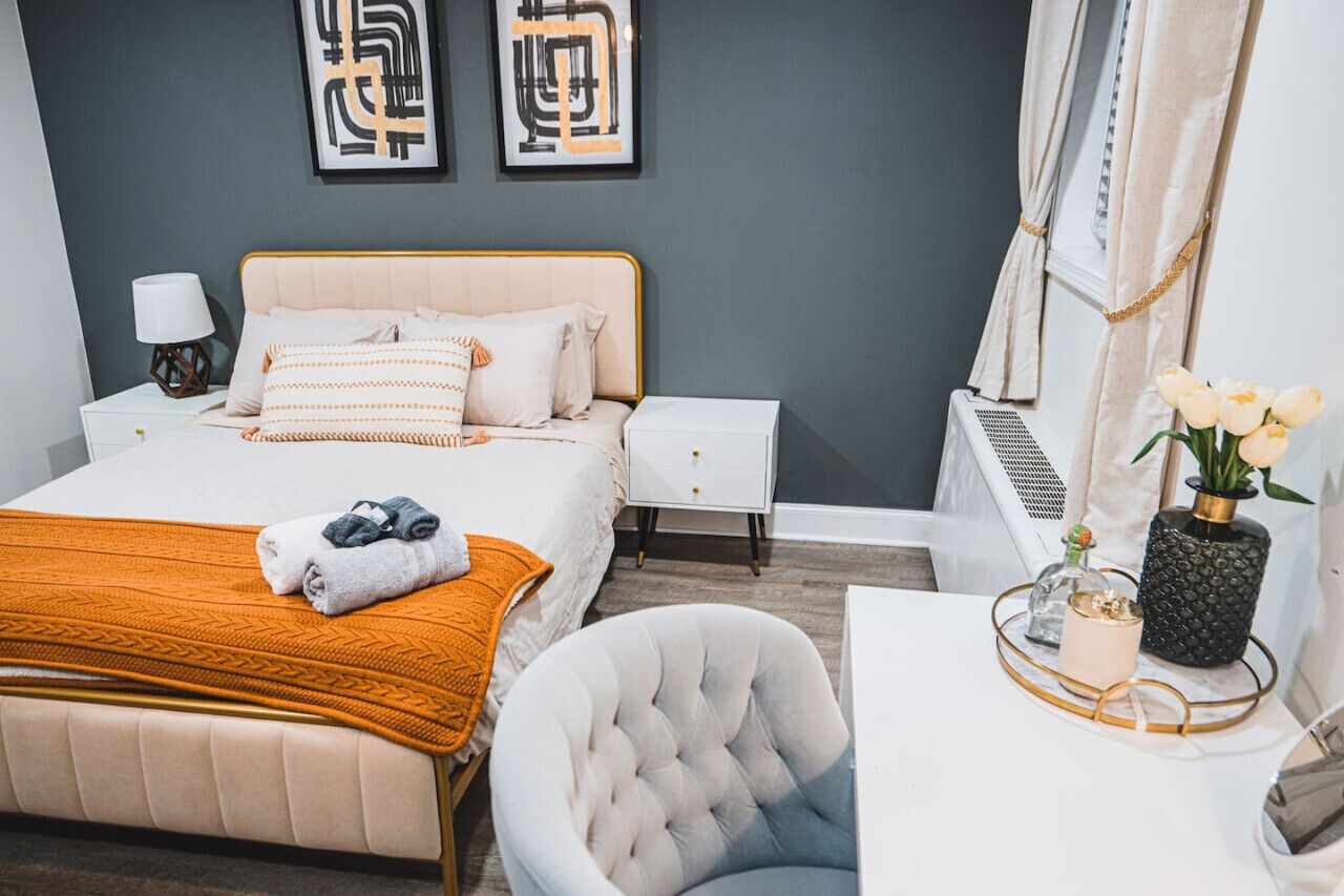 2 bedrooms, desk, iron/ironing board, travel crib