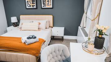 2 bedrooms, desk, iron/ironing board, travel crib