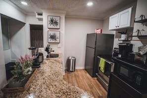 Fridge, microwave, oven, stovetop - Downtown Studio, Skyline View, Walk to Attractions (Atlanta)