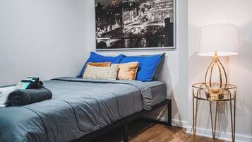 Escrivaninha, ferros/tábuas de passar roupa, berço de viagem, Wi-Fi