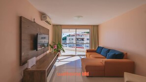 TV - Apto em Salvador com Varanda e Vista para o Mar (Salvador)