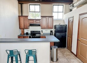 Køleskab, ovn, kogeplade, opvaskemaskine