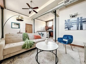 Smart TV - Sleepover | Stylish 2BD/1BA Condo - Downtown SGF (Springfield)