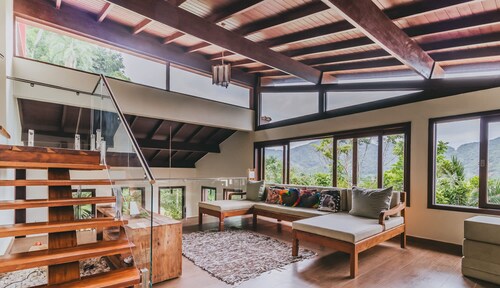 Casa em São Sebastião com Piscina, Jacuzzi e Vista
