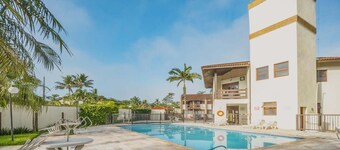 Casa em Bertioga com piscina e área de lazer