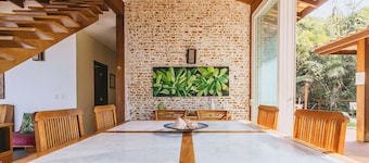 Casa Exclusiva em Ubatuba com Estilo Único